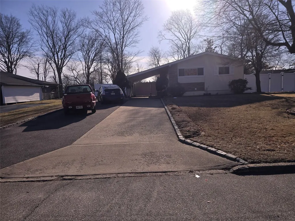 44 Bruce Lane Brentwood NY 11717