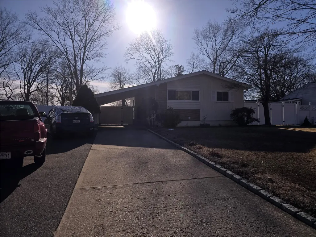 44 Bruce Lane Brentwood NY 11717