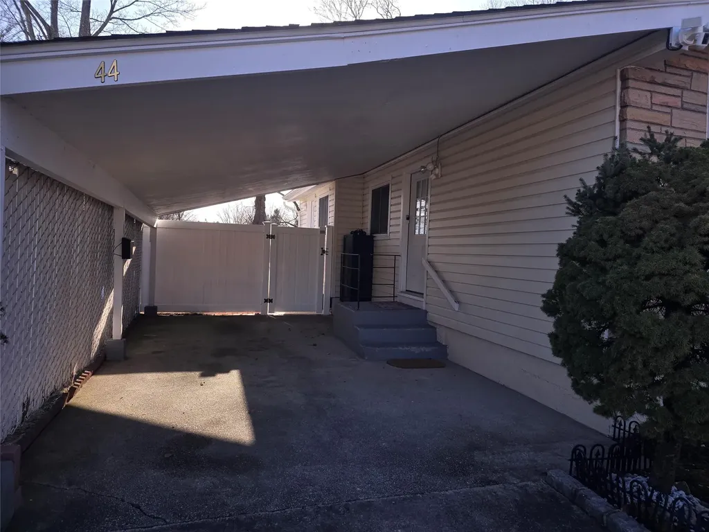 44 Bruce Lane Brentwood NY 11717