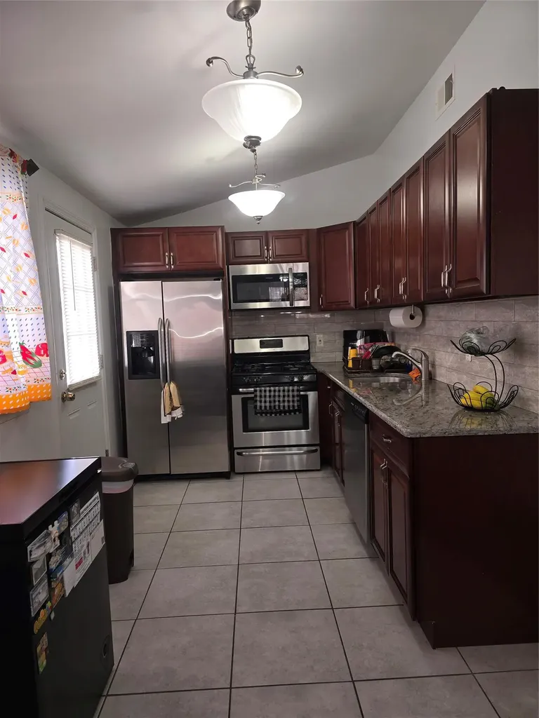 44 Bruce Lane Brentwood NY 11717
