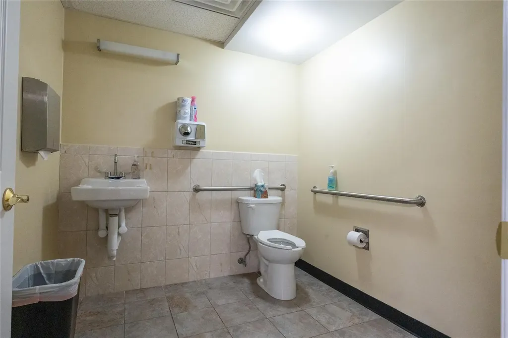 160 Commack Road Commack NY 11725