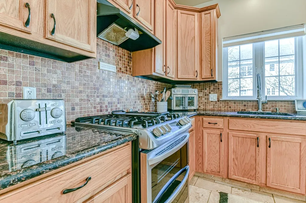 2808 Cherry Tree Way New Windsor NY 12553