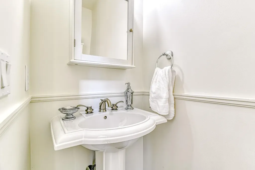 2808 Cherry Tree Way New Windsor NY 12553