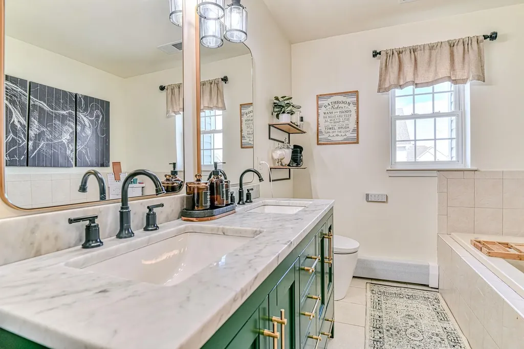 2808 Cherry Tree Way New Windsor NY 12553