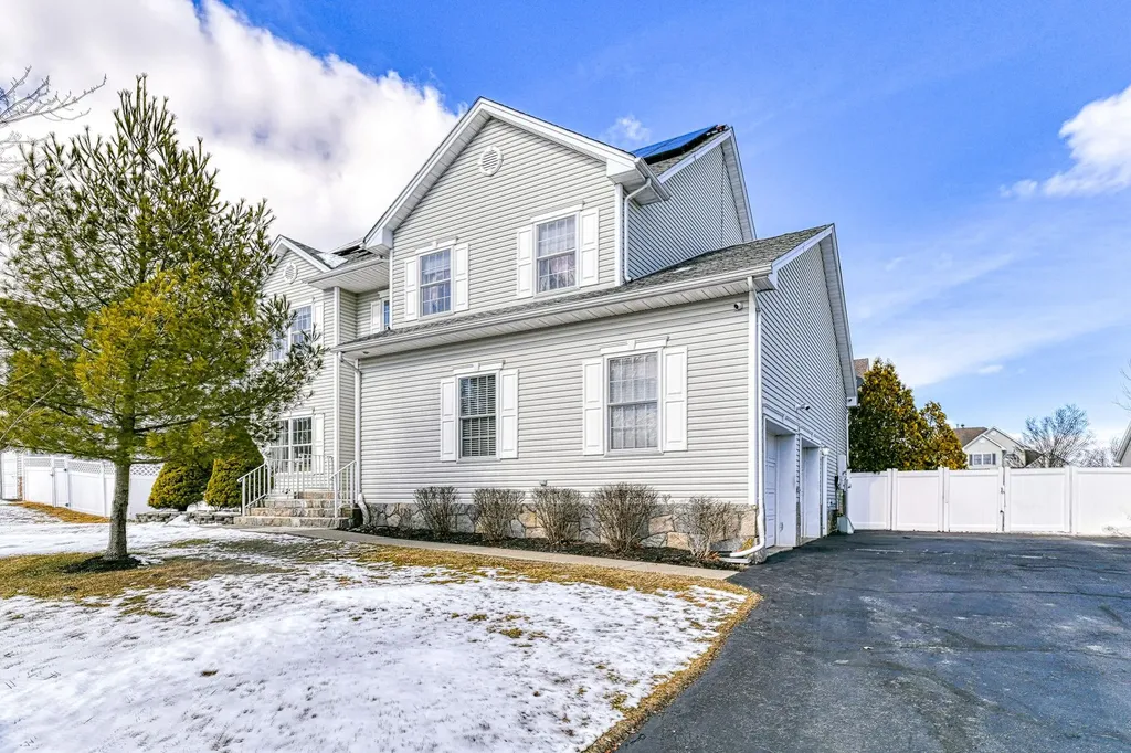 2808 Cherry Tree Way New Windsor NY 12553
