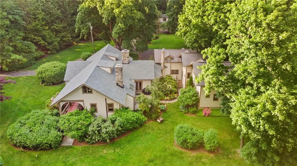34 Lonetown Redding CT 06896