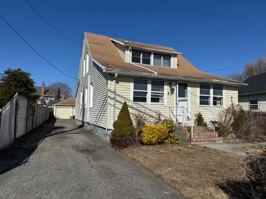 818 Pulaski Street Riverhead NY 11901
