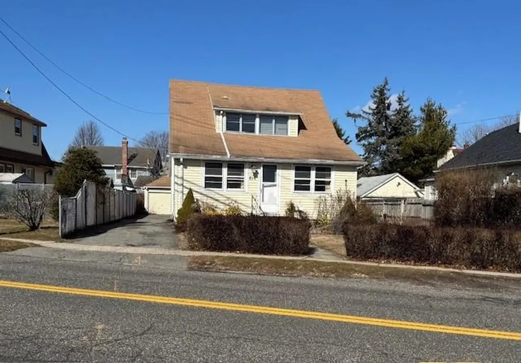 818 Pulaski Street Riverhead NY 11901