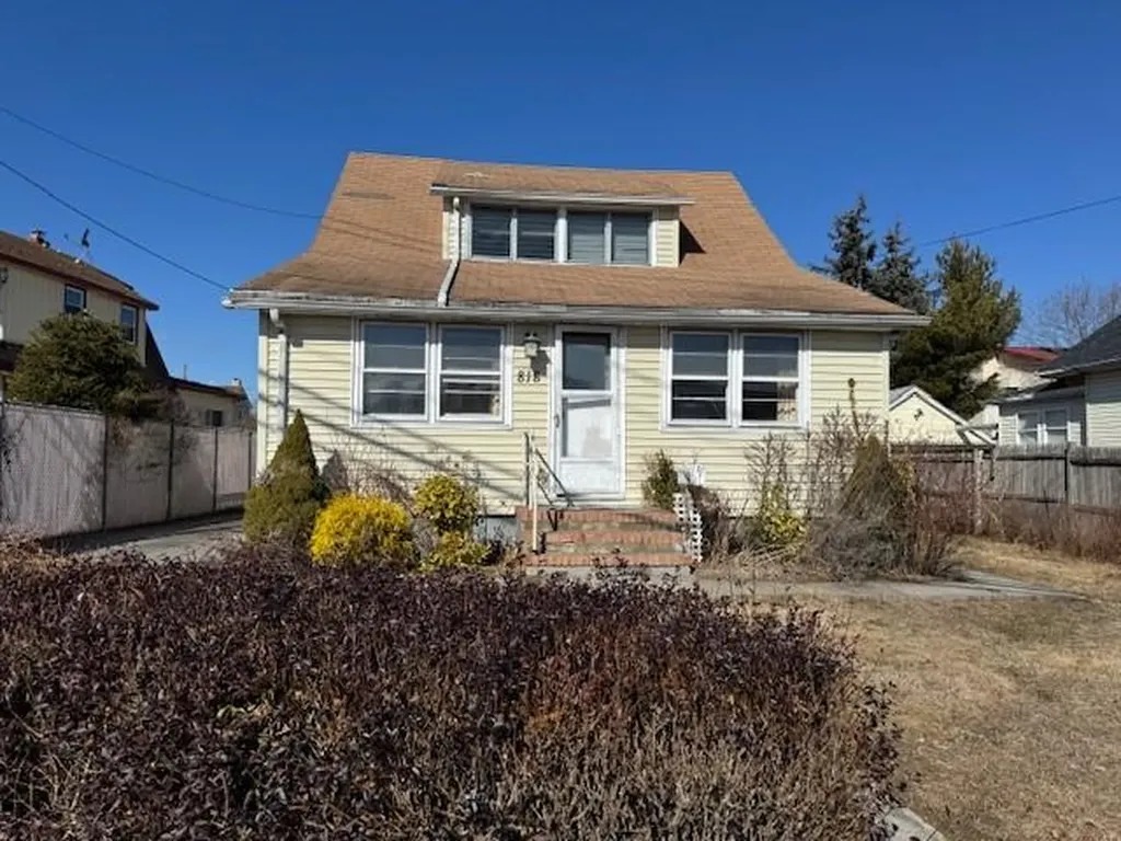 818 Pulaski Street Riverhead NY 11901