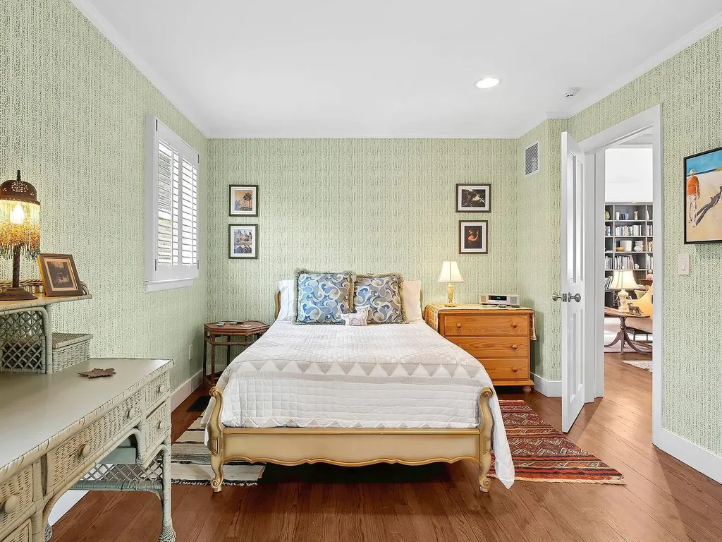 51 Cooper Street Southampton NY 11968