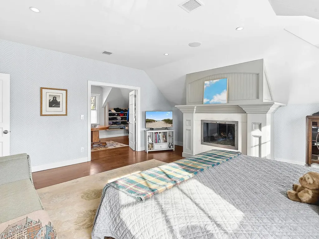 51 Cooper Street Southampton NY 11968