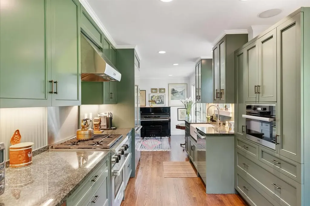 51 Cooper Street Southampton NY 11968