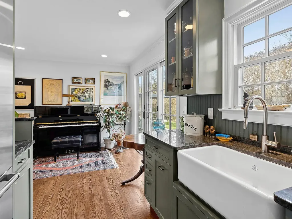 51 Cooper Street Southampton NY 11968