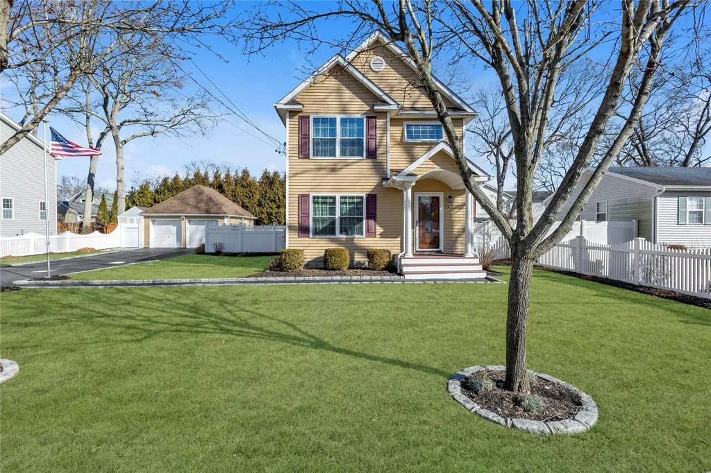 73 Bayard Street Brookhaven NY 11755