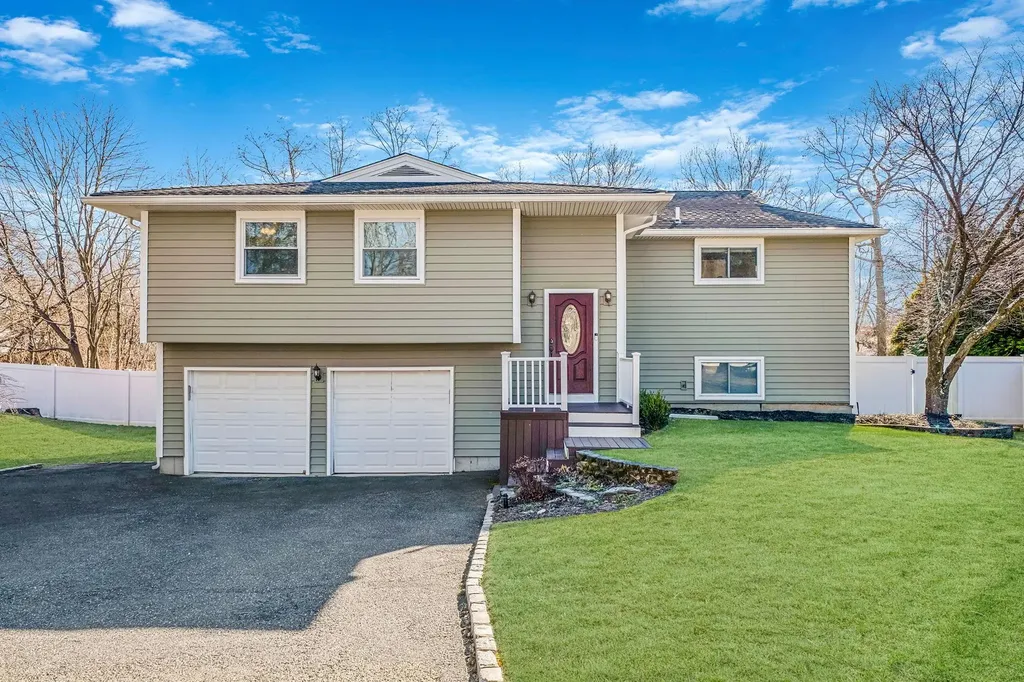 3 Oxford Drive Brookhaven NY 11776