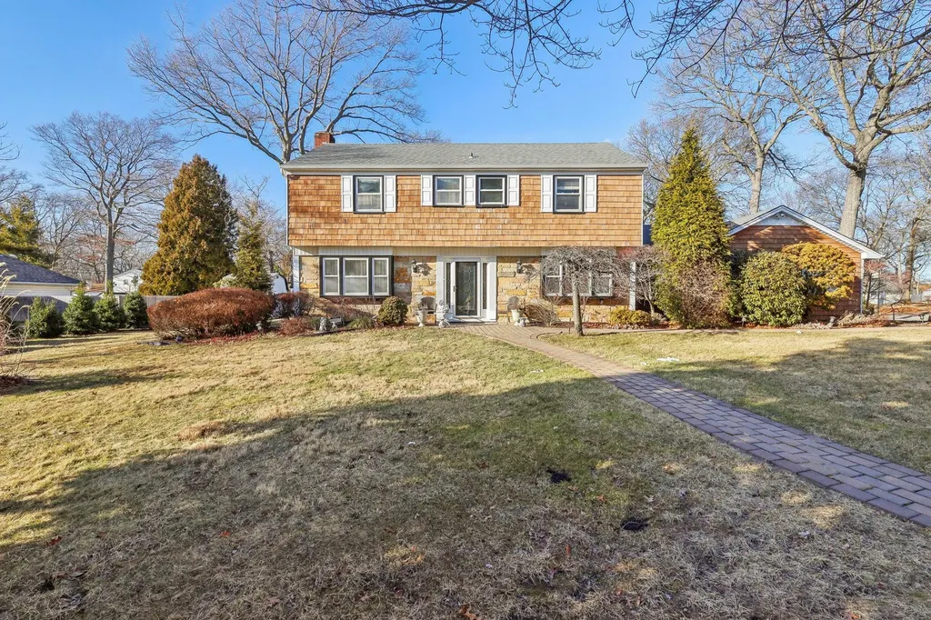 29 Whitfield Lane Brookhaven NY 11727