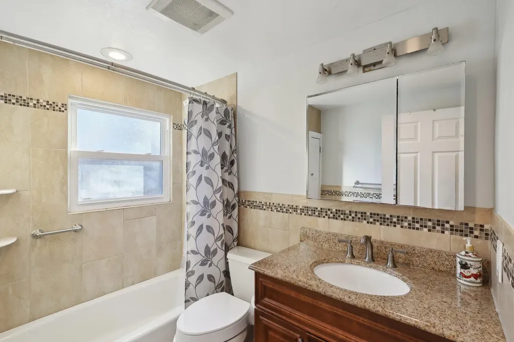 29 Whitfield Lane Coram NY 11727