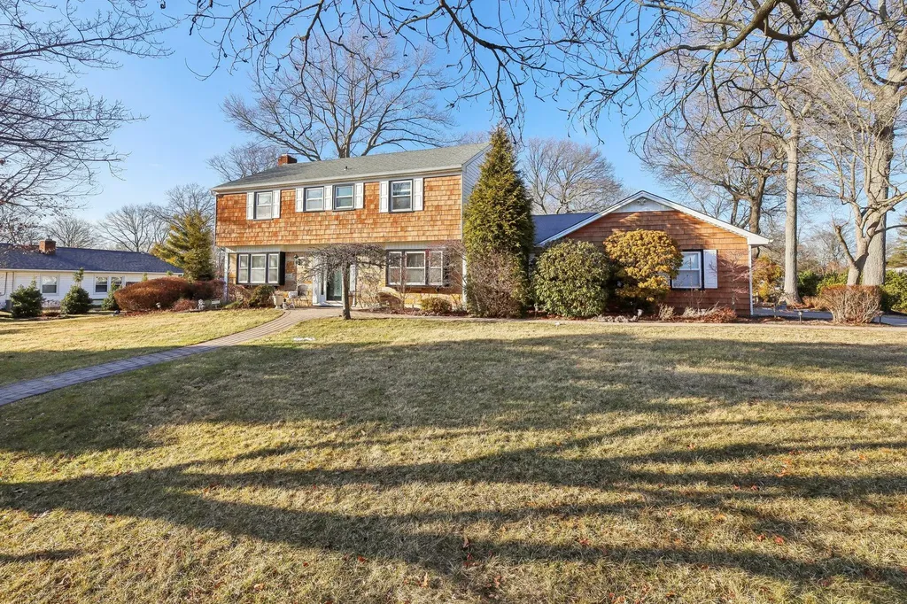 29 Whitfield Lane Coram NY 11727