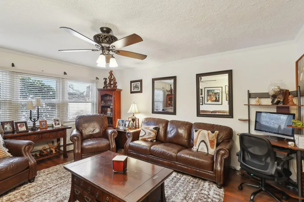 29 Whitfield Lane Coram NY 11727