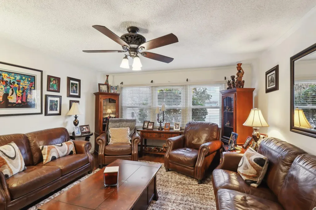 29 Whitfield Lane Coram NY 11727
