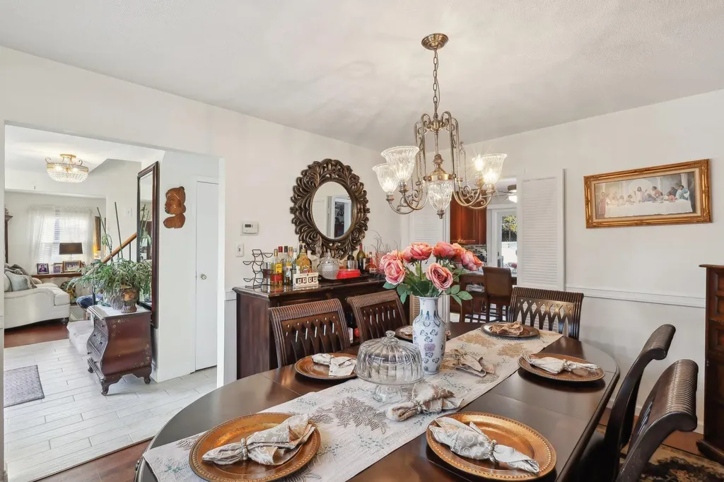 29 Whitfield Lane Coram NY 11727