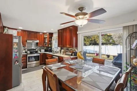 29 Whitfield Lane Coram NY 11727