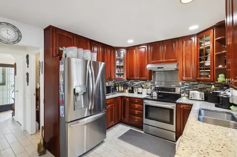 29 Whitfield Lane Coram NY 11727