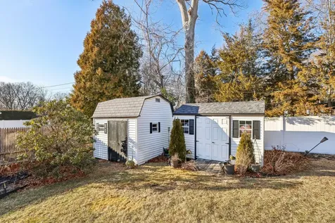 29 Whitfield Lane Coram NY 11727