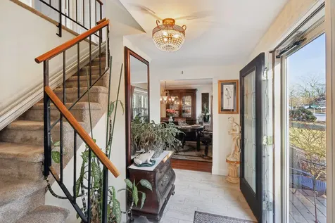 29 Whitfield Lane Coram NY 11727