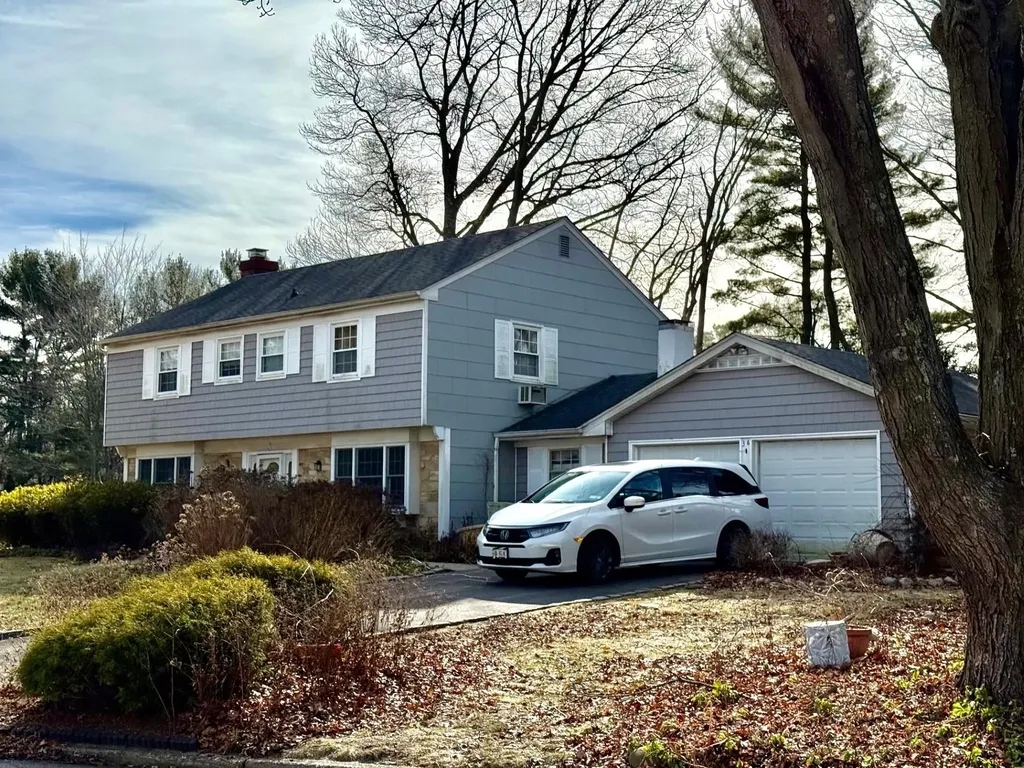 36 Shelbourne Lane Stony Brook NY 11790