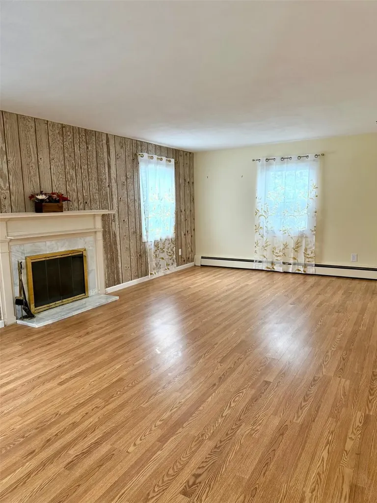 36 Shelbourne Lane Stony Brook NY 11790