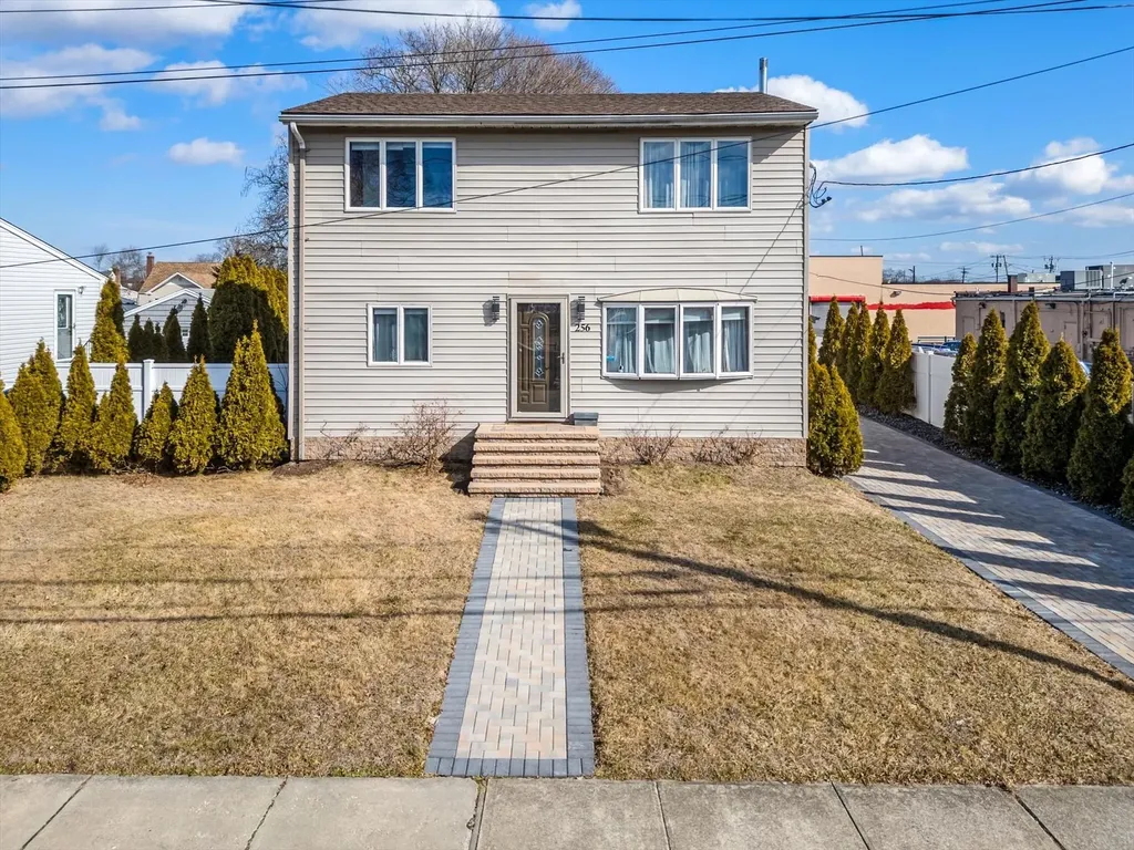 256 Phyllis Drive Babylon NY 11757
