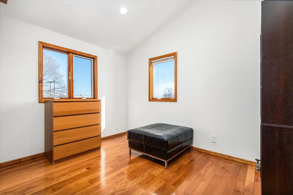 256 Phyllis Drive Lindenhurst NY 11757