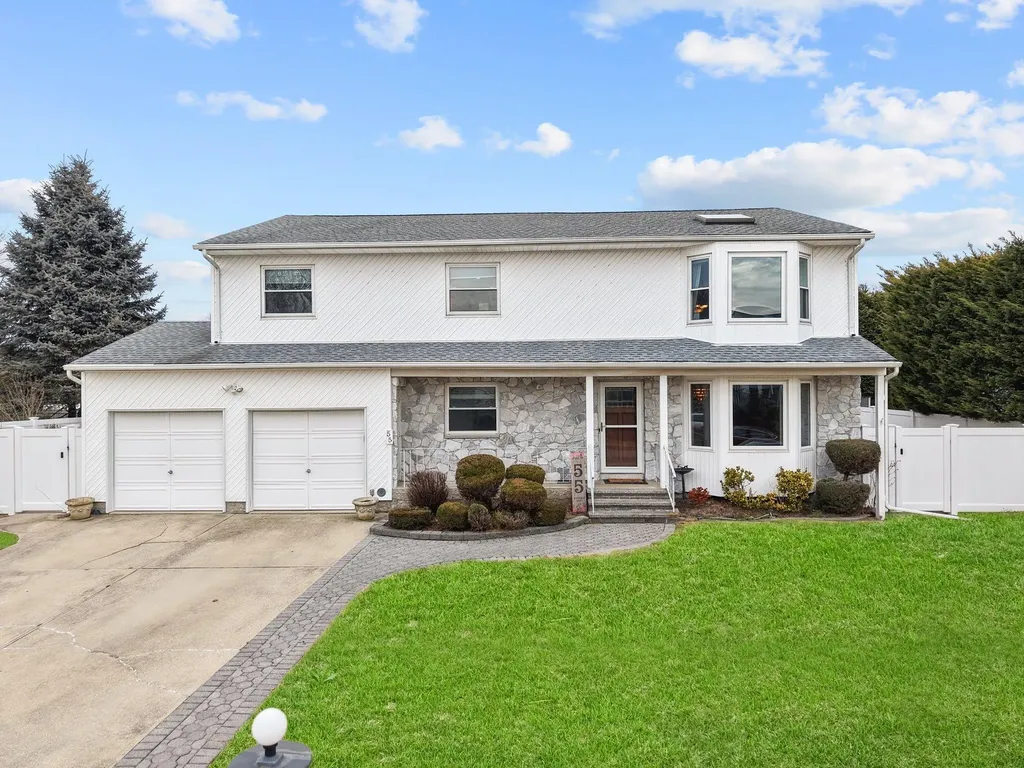 55 Waterman Court Babylon NY 11702