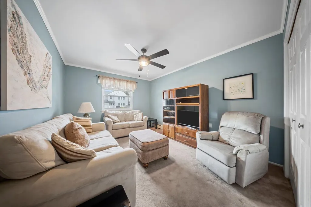55 Waterman Court Babylon NY 11702