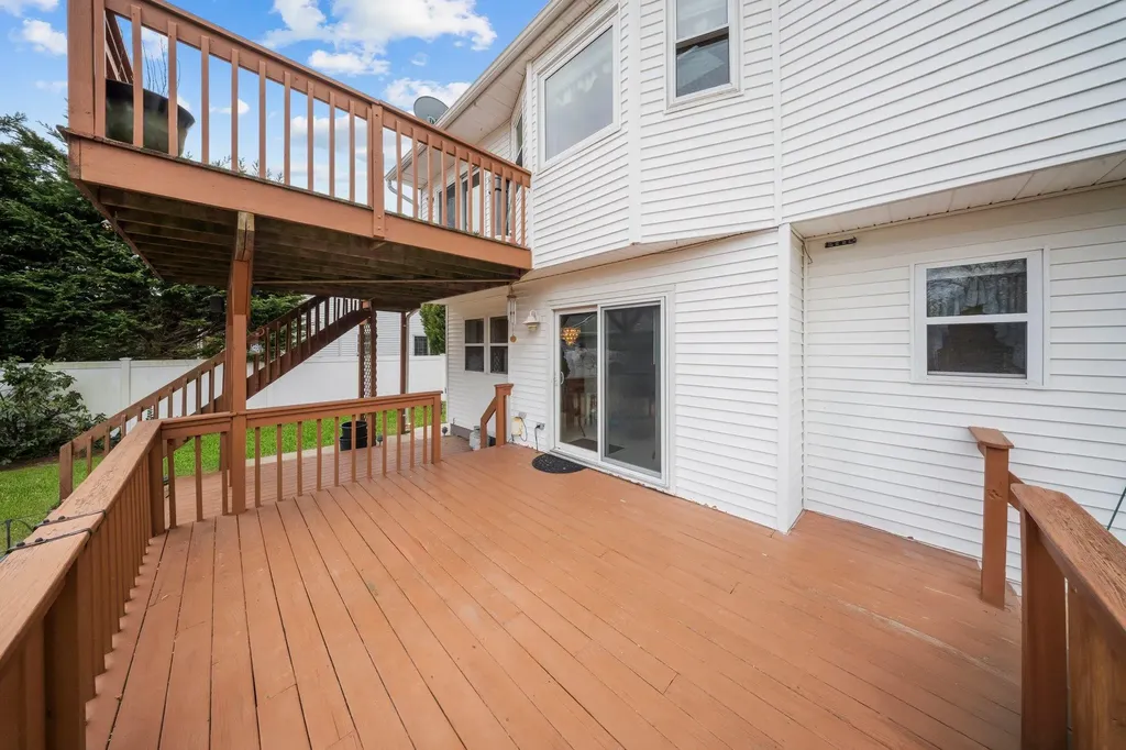55 Waterman Court Babylon NY 11702