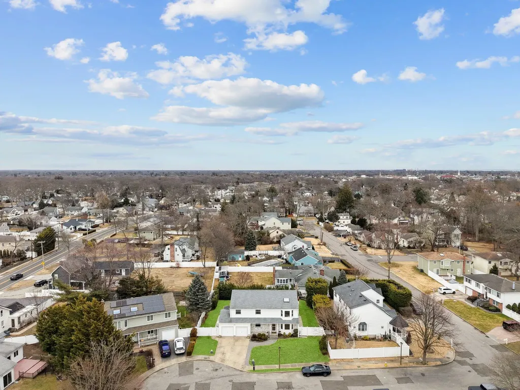 55 Waterman Court Babylon NY 11702