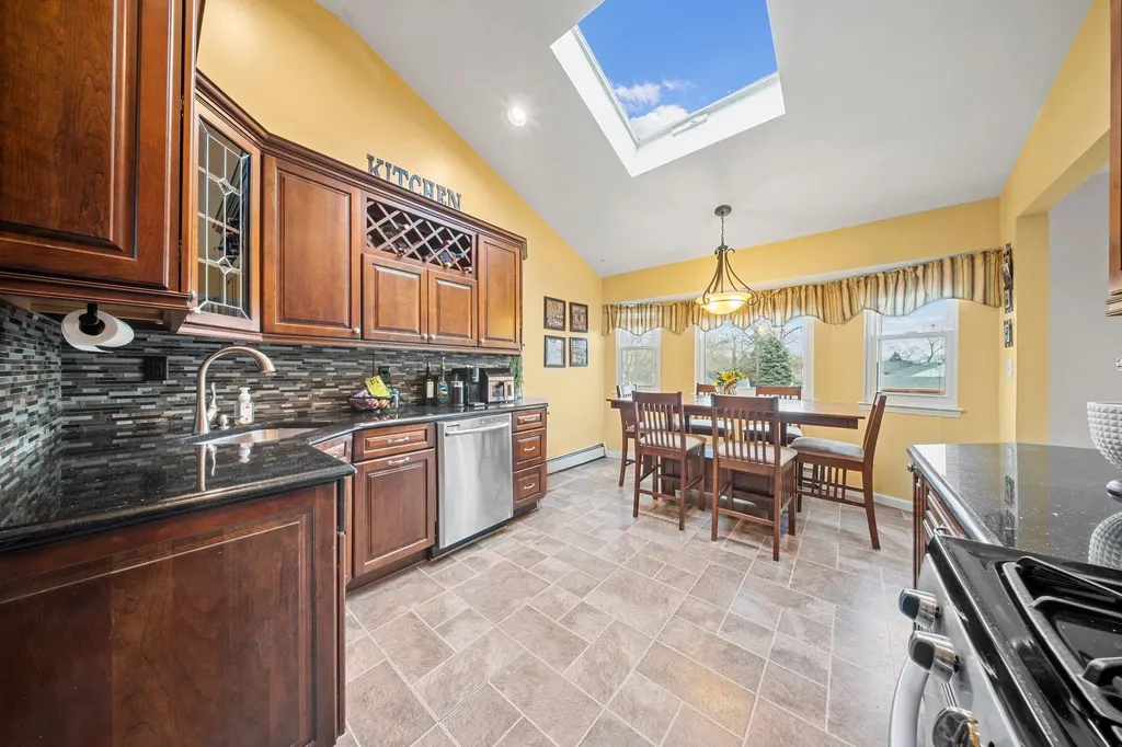 55 Waterman Court Babylon NY 11702