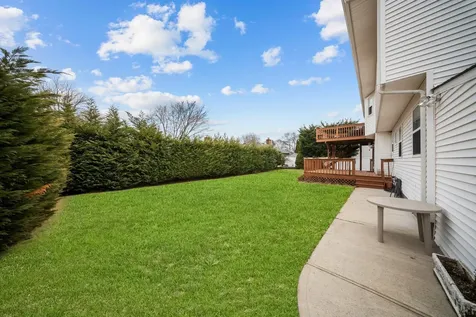55 Waterman Court Babylon NY 11702
