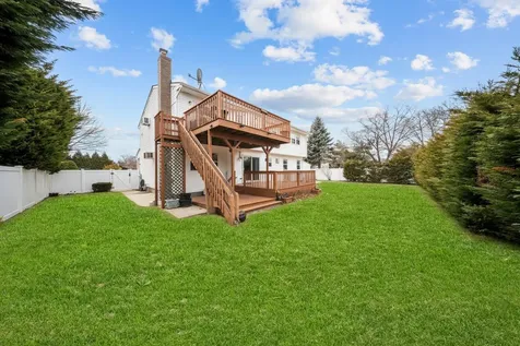 55 Waterman Court Babylon NY 11702