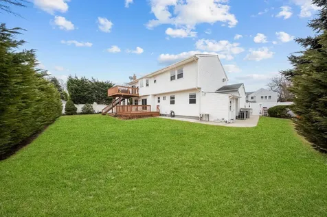 55 Waterman Court Babylon NY 11702
