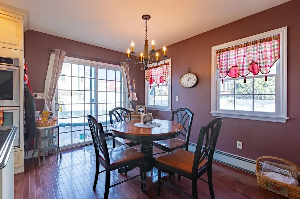 66 E Saltaire Road Lindenhurst NY 11757