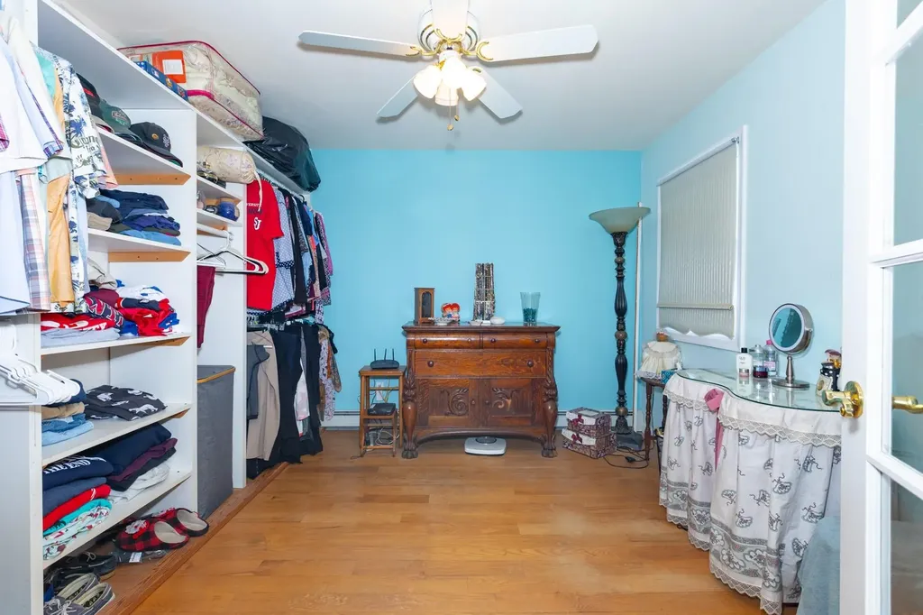 66 E Saltaire Road Lindenhurst NY 11757