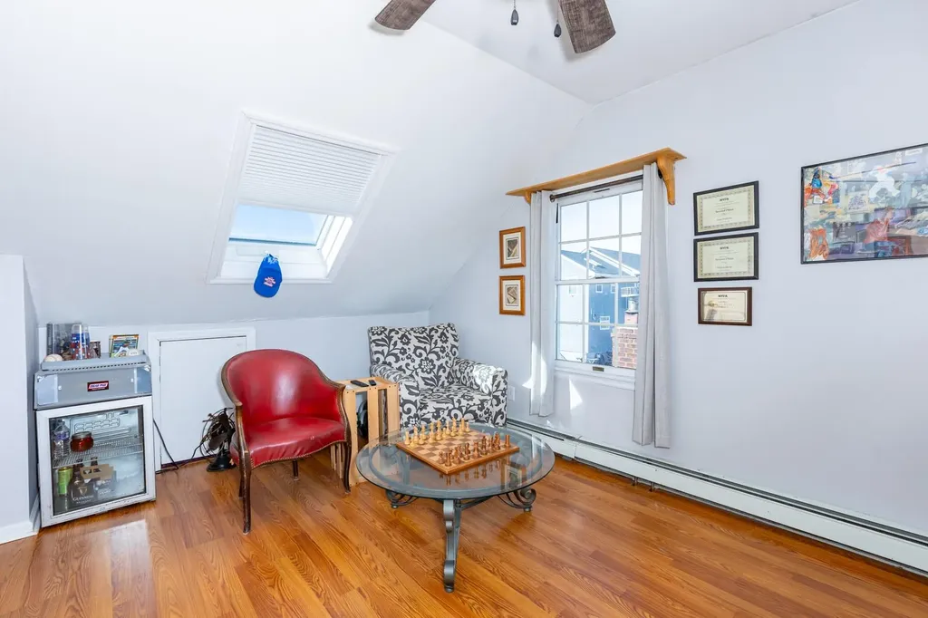 66 E Saltaire Road Lindenhurst NY 11757