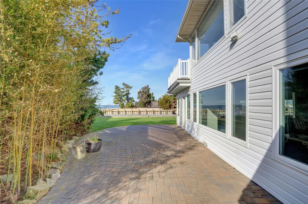 71 Leewater Avenue Massapequa NY 11758