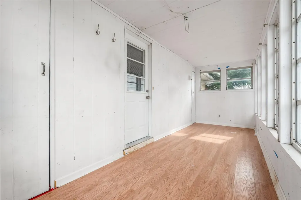 82 Manor Street Plainview NY 11803
