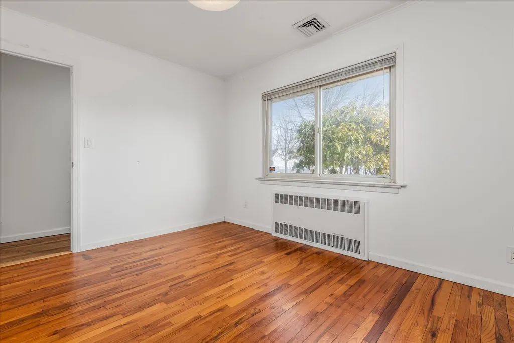 82 Manor Street Plainview NY 11803