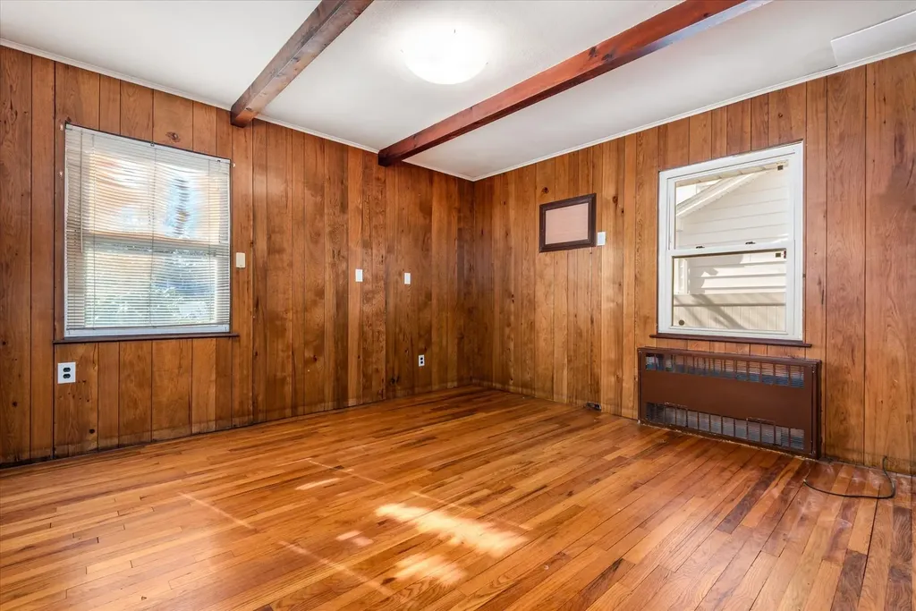 82 Manor Street Plainview NY 11803