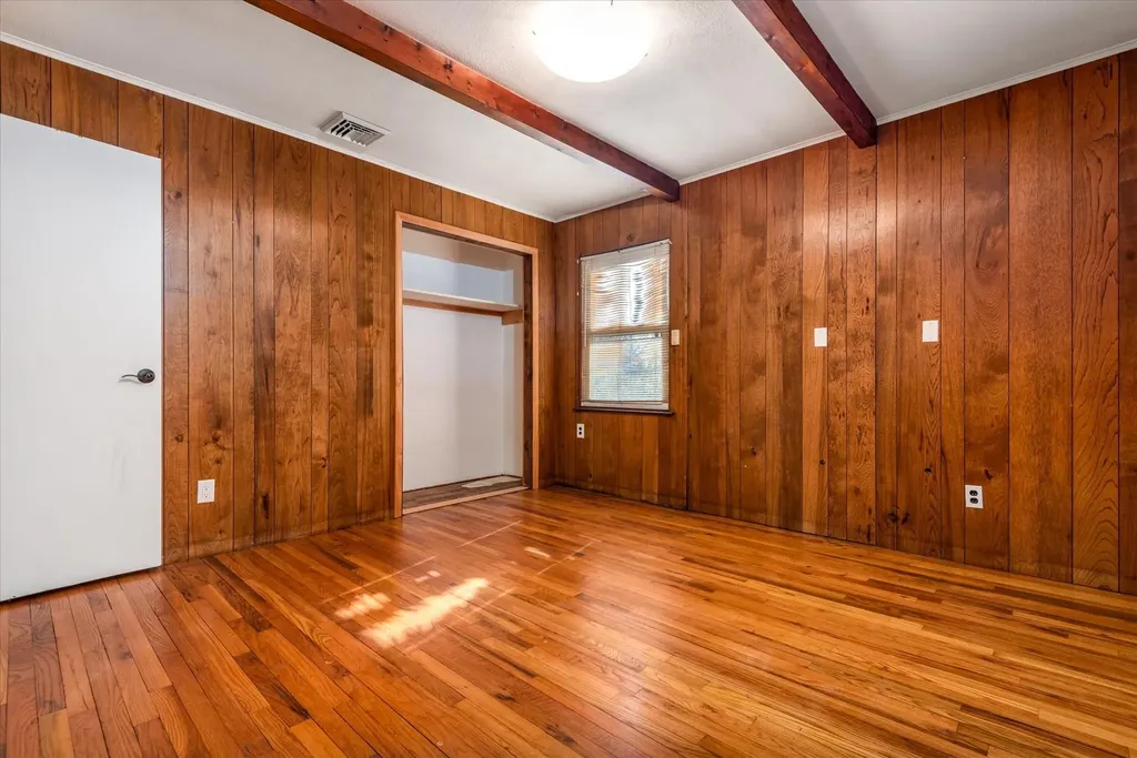 82 Manor Street Plainview NY 11803