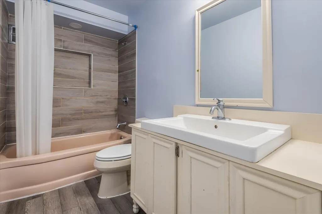 82 Manor Street Plainview NY 11803